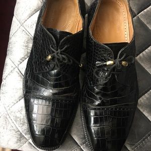 This is a nice pair of authentic alligator shoes